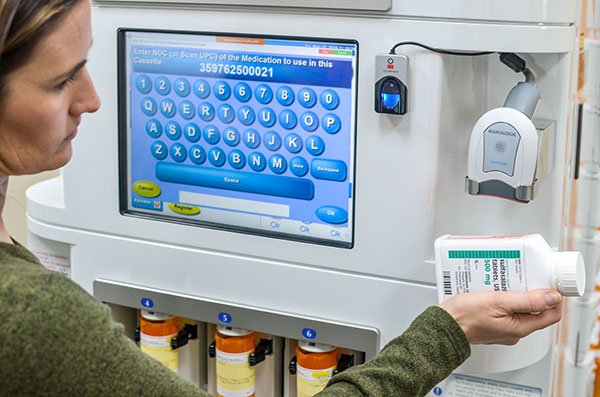 Pharmacy Technician scanning a stock bottle